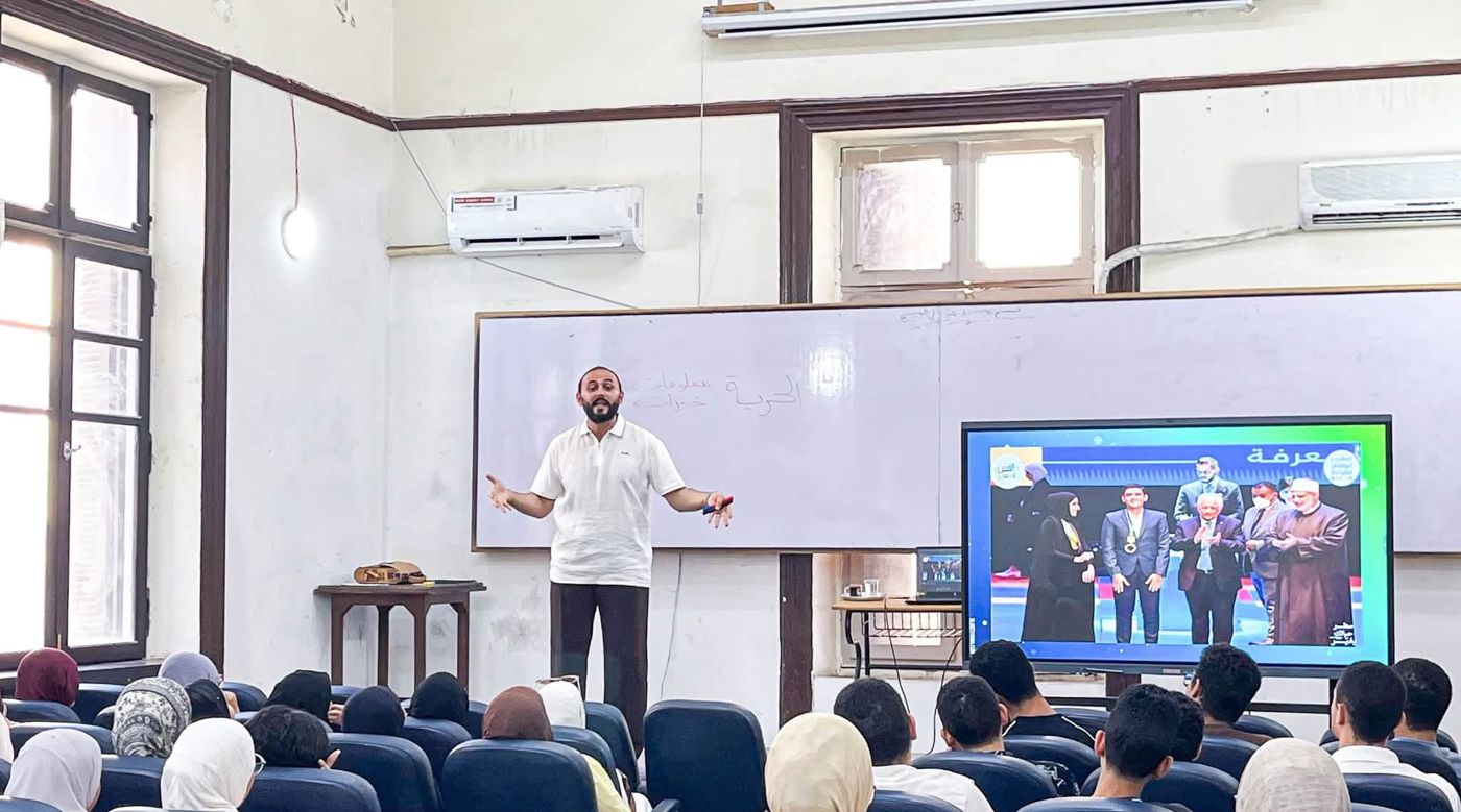 A trainer with a full hall